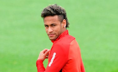 Neymar está listo para jugar este domingo con el PSG. AFP