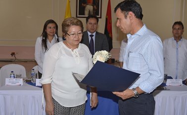 El ministro del Interior, guillermo rivera, estuvo ayer en Cúcuta para pedir disculpas personales a Ruth Mary Lozano, la viuda del veedor ciudadano, Pedro Durán Franco, asesinado el 12 de agosto de 2003. Edinsson Figueroa