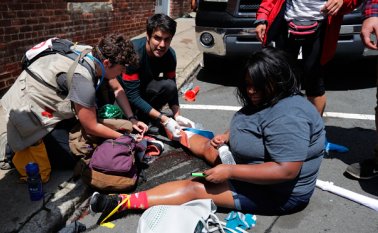 El gobernador McAuliffe había exhortado el viernes a los habitantes de la ciudad a que no asistieran a la manifestación. Archivo