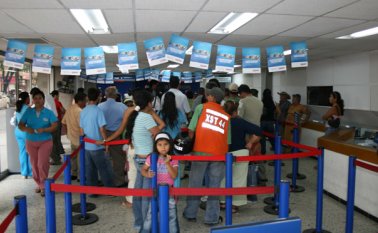 La medida podría dificultar el acceso a crédito y no generaría mayores alivios al bolsillo de los colombianos, explicaron expertos del sector bancario. Colprensa
