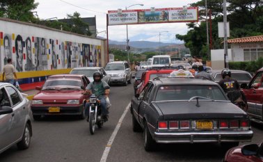 Las autoridades de Tránsito afirmaron que los carros que se movilicen en el territorio colombiano deben tener el Seguro Obligatorio contra Accidentes de Tránsito. La opinión