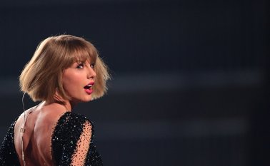 Swift emitió un comunicado en el que les agradeció a sus abogados "por luchar por mí y por cualquiera que se sienta silenciado por un abuso sexual". AFP