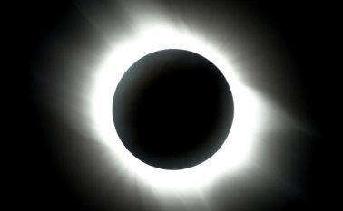 En promedio, un eclipse es visible en algún lugar del planeta cada dieciséis meses. Archivo
