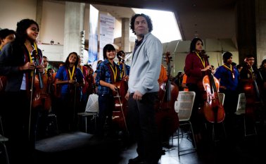 La gira de Dudamel con la orquesta juvenil iba a comenzar el 9 de septiembre cerca de Washington antes de continuar en Chicago, Los Ángeles y San Francisco. AFP