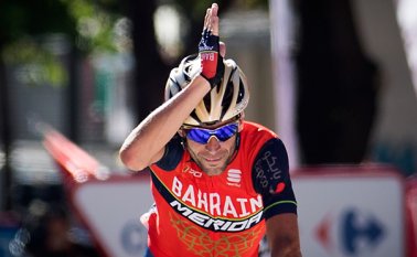Nibali se impuso en la meta en un esprint de varios favoritos. AFP