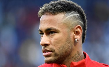 El Barcelona de España demandó este martes a Neymar, recién transferido al PSG. AFP