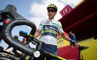 Chaves (Orica) sigue a 11 segundos de Christopher Froome, quien mantiene la camiseta roja. AFP