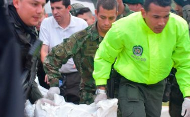 Este martes, las autoridades trataban de sacar de los cadáveres de la zona. Ejército Nacional