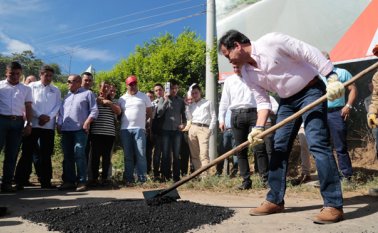 Pavimentación de la vía que conecta Cornejo-Puente Gómez. Cortesía