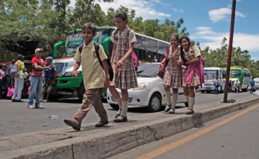 Cientos de estudiantes se quedaron sin transporte escolar en la frontera. Mario Caicedo