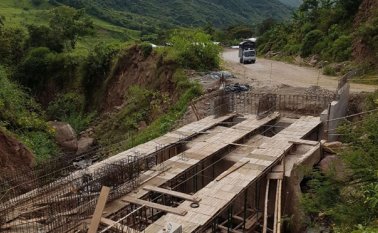 Así avanza la construcción del puente La Gaitana, entre Cubará y Saravena. Cortesía