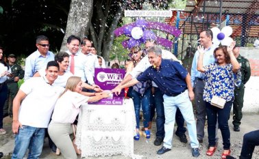 Inauguración de zona wifi con la presencia de las autoridades locales y departamentales. Cortesía para La Opinión