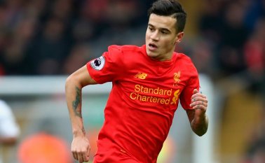 El fichaje del brasileño del Liverpool Philippe Coutinho era centro de atención en el mercado. Archivo