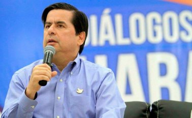 El exministro reprochó la explosión de candidaturas por firmas, pues aseguró que lo que buscan es deslegitimar a los partidos. Archivo