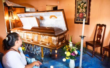 Candido Ríos, a quien un grupo tipo comando lo acribilló a plena luz del día, en una céntrica calle de Veracruz, es el último hombre en las fatídicas estadísticas mexicanas. AFP