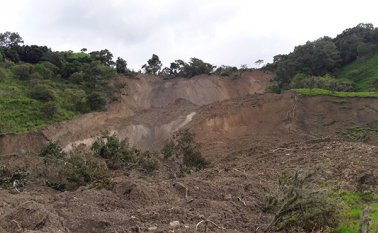El deslizamiento habría ocurrido por la deforestación en la parte alta, para ganadería y cultivos. Cortesía