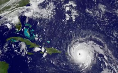 El ojo de Irma, de un diámetro de unos 50 kilómetros, permaneció alrededor de una hora y media en la isla francesa de San Bartolomé y para después azotar a San Martín. AFP