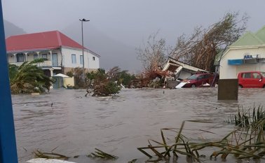 Irma, hasta hace poco de categoría 5, la máxima, llegó a generar vientos de 295 km/h durante más de 33 horas. AFP