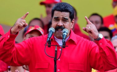 El presidente Nicolás Maduro anunció que se reunirá esta semana con los tenedores de los bonos de deuda pública y también que tomará medidas para frenar el alza del dólar negro. Archivo