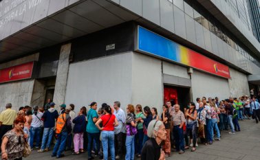 Nicolás Maduro, presidente de Venezuela, empezó a prohibir el pago con tarjeta y los avances electrónicos en algunos puntos del país. Archivo