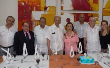 Patrocinio Ararat, Álvaro Granados, Ángel Samuel Sierra, Pablo Emilio Ramírez (cumpleañero), Mariela de Ramírez, Igor Ramírez, Enrique Antolinez y Martha Antolinez. Juan Pablo Cohen