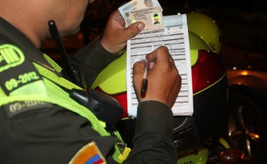 El trabajo de los policías en la calle para evitar que conductores borrachos conduzcan, se perdía en las inspecciones de Tránsito. Archivo