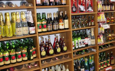 Venta de licor. Archivo La Opinión