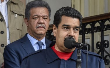 Maduro celebró la decisión de la oposición y dijo que espera "cumpla su palabra".  AFP