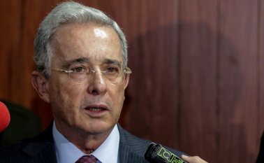 Uribe Vélez acusó al colectivo de ser parte de las Farc y de haber robado un computador y un pasaporte a la exdirectora del DAS, María del Pilar Hurtado, cuando ella se encontraba en Panamá. Colprensa