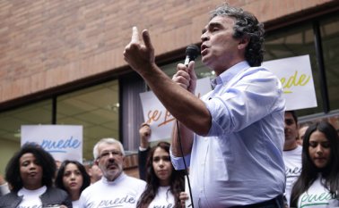 El precandidato presidencial, Sergio Fajardo, se acaba de unir a los senadores Claudia López y Jorge Robledo, para consolidar una coalición para 2018. Colprensa