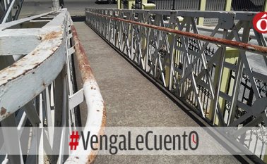 Habitantes piden mayor seguridad en los puentes peatonales. La Opinión
