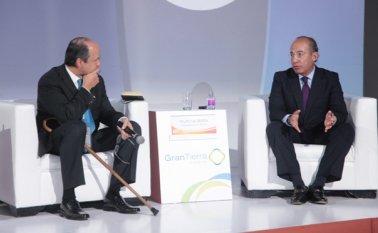Francisco Lloreda, presidente ejecutivo de la Asociación Colombiana de Petróleo y Felipe Calderón, expresidente de México. Cortesía