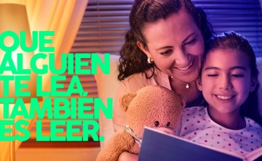 La campaña da prioridad a lo que se lee en redes sociales, cómics, el horóscopo; las sagas de moda o revistas, por medio de soportes como los teléfonos inteligentes o las tabletas. Cortesía