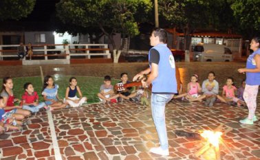 Cada fin de semana le llevan a los barrios de Los Patios jornadas de lectura recreativa. Cortesía