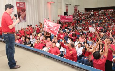 Juan Fernando Cristo en el Teatro Avenida. César Obando