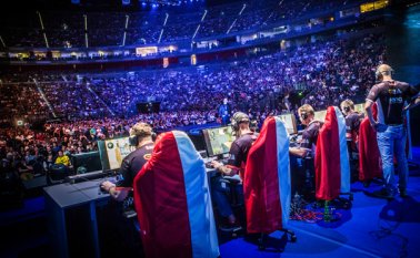 Campeonatos de deportes electrónicos (e-Sports) se hacen al rededor del mundo, con estadios llenos. Internet
