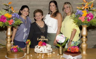 Karla Soto, Delia Ramírez, Isabel Cristina Soto y Silvana Soto. Alfredo Estévez