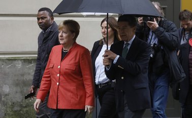 Merkel, en el poder desde hace 12 años y tres mandatos, admitió que esperaba un "mejor resultado". AFP