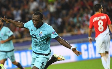 Dos goles del camerunés Vincent Aboubakar (31 y 69) y otro del mexicano Miguel Layún (89) tumbaron a los monegascos. AFP