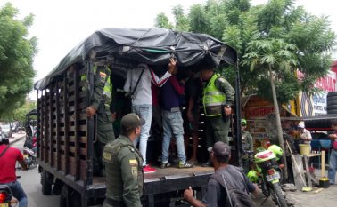 Ya han sido retiradas 220 personas ocupadas en oficios ambulantes en los semáforos de la Diagonal Santander. Cortesía