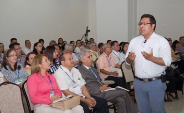 Durante el encuentro con las cooperativas, organizado por la Superintendencia de Economía Solidaria, se desarrolló una agenda académica. Luis Alfredo Estévez