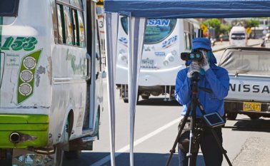 Se estima que en cada oficina de Tránsito del área metropolitana de Cúcuta se hacen de 200 a 300 fotodetecciones diarias, afirma Fundemovilidad. Archivo