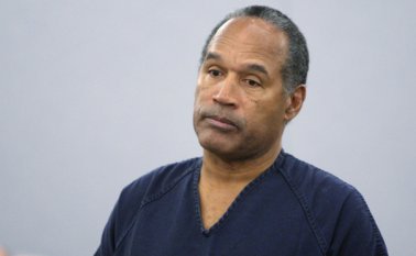 El exjugador de la NFL, hoy con 70 años, nació en San Francisco, brilló en los Buffalo Bills y hace parte del Salón de la Fama. Después de pasar nueve años en prisión, ayer recobró la libertad. AFP