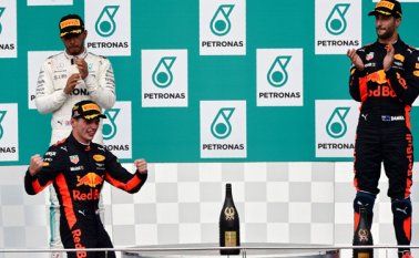 El líder del Mundial Lewis Hamilton (izquierda) fue segundo. Había salido desde el primer lugar. AFP