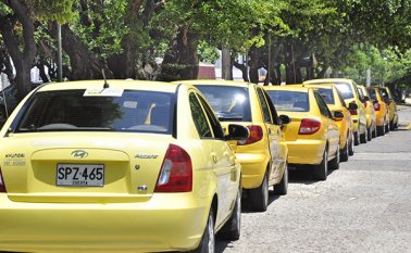 La implementación de una nueva tecnología que reemplazaría el taxímetro ha generado polémica entre los taxistas. Archivo