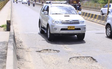 Puente Jorge Gaitán Durán, inmediaciones de la Clínica Medical Duarte. Mario Caicedo