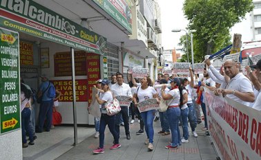 El cierre de las casas de cambio en La Parada, la terminal de transportes de Cúcuta y Alejandría, no fue seguido por todos. Edinsson Figueroa