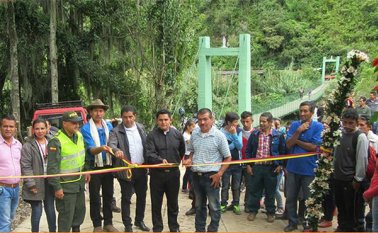 El alcalde, Francisco Contreras, entregó a la comunidad el arreglo de la vía, que cuenta con 255 metros lineales de placahuella. Cortesía