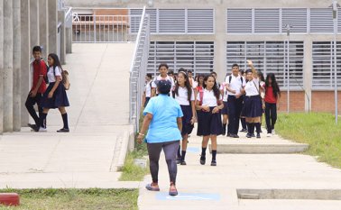 Estudiantes colombianos y venezolanos comparten formación académica en el megacolegio La Frontera, donde la mayoría viven en el vecino país. Obando