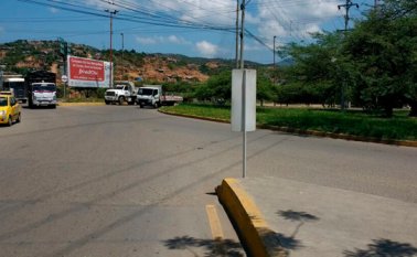 Las víctimas fueron atacadas a disparos alrededor de la glorieta de la cárcel. La Opinión